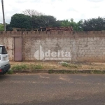 Terreno disponível para venda no bairro Presidente Roosevelt em Uberlândia-MG