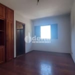 Casa residencial disponível para venda no bairro Nossa Senhora Aparecida em Uberlândia-MG