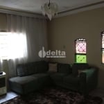 Casa residencial disponível para venda no bairro Mansour em Uberlândia-MG.