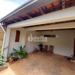 Casa residencial disponível para venda no bairro Mansour em Uberlândia-MG.