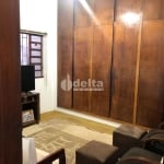 Casa residencial disponível para venda no bairro Martins em Uberlândia-MG