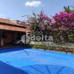 Casa residencial disponível para venda no bairro Tabajaras em Uberlândia-MG