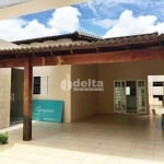 Casa residencial disponível para venda no bairro Jardim Holanda em Uberlândia-MG