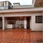 Casa residencial disponível para venda no bairro Fundinho em Uberlândia-MG