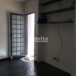 Casa residencial  disponível para venda no bairro Santa Mônica em Uberlândia-MG