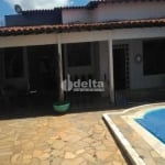 Casa residencial disponível para venda no bairro Cidade Jardim em Uberlândia-MG