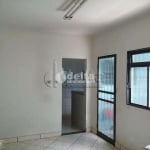 Casa comercial disponível para venda no bairro Brasil em Uberlândia-MG