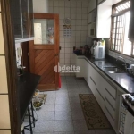 Casa residencial disponível para venda no bairro Jardim Brasília em Uberlândia-MG