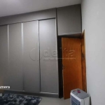 Casa residencial disponível para venda no bairro Jardim Canaã em Uberlândia-MG