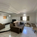 Casa residencial disponível para venda no bairro Santa Mônica em Uberlândia-MG