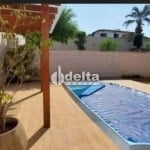 Casa disponível para Locação e Venda no bairro Cidade Jardim em Uberlândia-MG