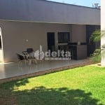 Casa residencial disponível para venda no bairro Morada Nova em Uberlândia-MG