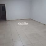 Casa comercial disponível para venda no bairro Brasil em Uberlândia-MG