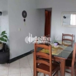 Apartamento residencial disponível para venda no bairro Santa Mônica em Uberlândia-MG