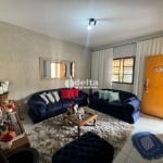 Casa disponível para venda no bairro Santa Mônica em Uberlândia MG