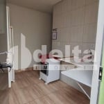 Kitinet disponível para locação no bairro Segismundo Pereira em Uberlândia-MG