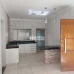 Casa e Galpão residencial ou comercial disponível para locação no bairro Jardim Ipanema em Uberlândia-MG