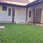 Casa residencial disponível para locação no bairro Jardim Inconfidência em Uberlândia-MG