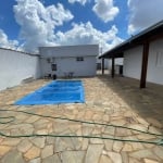 Casa residencial disponível para locação no bairro Martins em Uberlândia-MG.