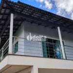 Casa residencial disponível para locação e venda no bairro Jardim Karaíba em Uberlândia-MG