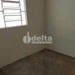 Casa residencial disponível para locação no bairro Nossa Senhora Aparecida em Uberlândia-MG