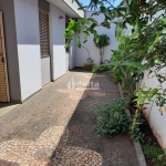 Casa residencial disponível para locação e venda no bairro Saraiva em Uberlândia-MG.