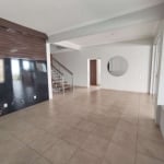 Casa em condomínio disponível para locação no bairro Jardim Sul em Uberlândia-MG.