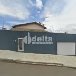 Casa disponível para locação no bairro Santa Rosa em Uberlândia-MG.