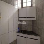 Sala comercial disponível para locação no bairro Santa Mônica em Uberlândia-MG