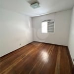 Casa com 3 quartos à venda na Rua Irapuru, 114, Moinho Velho, São Paulo