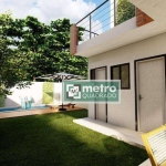 Casa duplex de Alto Padrão para à venda; Localização privilegiada, a 70 metros da praia de Costazul. Composta por 04 quartos (sendo 03 suítes), 01 ban