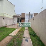 Belíssima casa linear independente de alto padrão em localização privilegiada. Fachada moderna, pisos em porcelanato, rebaixamento em gesso, nichos e