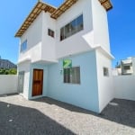 Casa à venda em Casimiro de Abreu-RJ, bairro Peixe Dourado II. 2 quartos, 1 sala, 2 banheiros, 1 vaga, 80m².