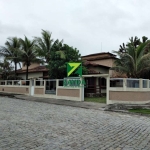 Casa de praia linear com 04 quartos, à beira mar, em Barra de São João.