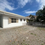 Casa para Venda em Florianópolis, Balneário, 3 dormitórios, 1 suíte, 2 banheiros, 2 vagas