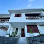 Casa para Venda em Florianópolis, Coqueiros, 4 dormitórios, 2 suítes, 4 banheiros, 4 vagas