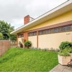 Casa com 3 quartos à venda na Rua Cândido Portinari, 297, São Sebastião, Porto Alegre