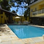 CASA CONFORTÁVEL COM 07 SUÍTES, E PISCINA NO MELHOR DE INTERLAGOS.