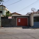 CASA TÉRREA COM  EDICULA E QUINTAL GRANDE, LOCALIZADO EM RUA ARBORIZADA.