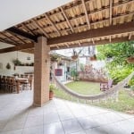 More com qualidade de vida: Casa com 4 quartos à venda, 302 m², Condomínio Jardim das Flores, Granja Viana - Cotia/SP