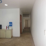 Prédio comercial, 350 m² AC, 10 salas, 6 banheiros