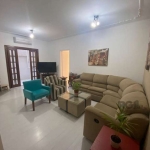 Excelente apartamento térreo de 87m² distribuídos em amplo living para dois ambientes com lareira, 3 dormitórios sendo 1 suíte, banheiro social com ventilação, cozinha e pátio com churrasqueira. Semi 