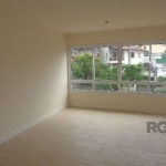 Apartamento no bairro Jardim Itu Sabará, de 70m² no 3º andar. Imóvel com 2 dormitórios, sendo 1 suite, sala, cozinha, churrasqueira, banheiros e piso em porcelanato. Garagem para 1 veículo. Condomínio