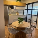 Vende apartamento de um dormitório,  cozinha integrada e área de serviço separada, recém reformado em prédio super bem cuidado no Centro Histórico de Porto Alegre. &lt;BR&gt;&lt;BR&gt;Com móveis fixos