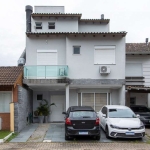 Excelente casa em condomínio fechado, composta por três pavimentos.&lt;BR&gt;Possui quatro suítes, sendo duas com sacada com linda vista panorâmica, espaço home office, amplo living de estar e jantar,