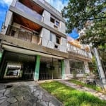 Cobertura Espaçosa com Terraços e Churrasqueira no Bairro Petrópolis      &lt;BR&gt;&lt;BR&gt;Localizada na rua Montenegro, esta cobertura oferece um estilo de vida privilegiado com amplos espaços e u