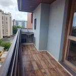 Vende no bairro Cidade Baixa, com garagem, lindo apartamento de 01 dormitório, mobiliado,  living 02 ambientes com sacada e churrasqueira,  cozinha americana sob medida, banheiro social. Vista panorâm