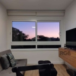 Excelente apartamento com vista livre.&lt;BR&gt;Com dois dormitorios, sendo um suite, cozinha , área de serviço, banheiro.&lt;BR&gt;Permanecem os moveis sob medida nos dormitorios, cozinha, e banheiro