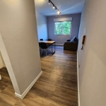 Apartamento totalmente reformado e com mobília sem uso! Piso vinílico em todo apartamento, esquadrias internas novas, totalmente pintado, banheiro totalmente novo com porcelanato e azulejo, cozinha co