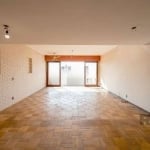 Apartamento Amplo com 3 Quartos (1 Suíte), 2 Vagas e Vista Deslumbrante no Moinhos de Vento&lt;BR&gt;&lt;BR&gt;Detalhes do Imóvel:&lt;BR&gt;Apartamento espaçoso de 195 m² privativos em andar alto, com